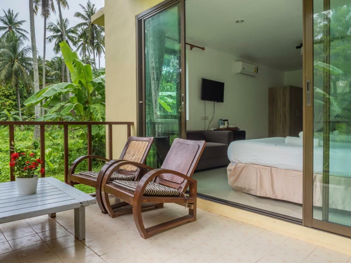 Baan Mai Beachfront Lone Island Пхукет Екстер'єр фото